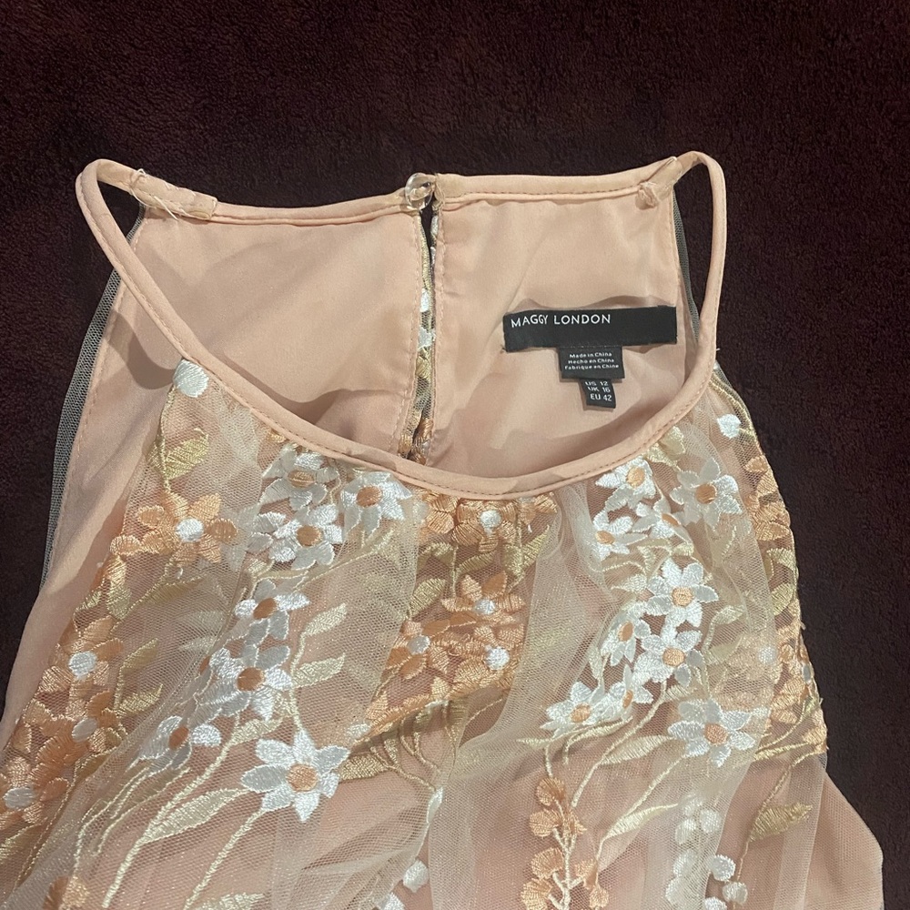 Spring dress - Picture 3 of 3